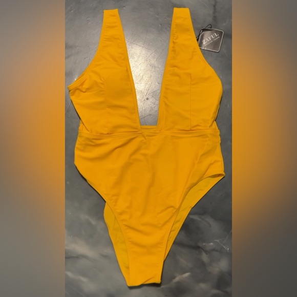 Zaful Yellow One-Piece Swimsuit Size XL (Fits M/L) Plunge Front - Picture 3 of 7